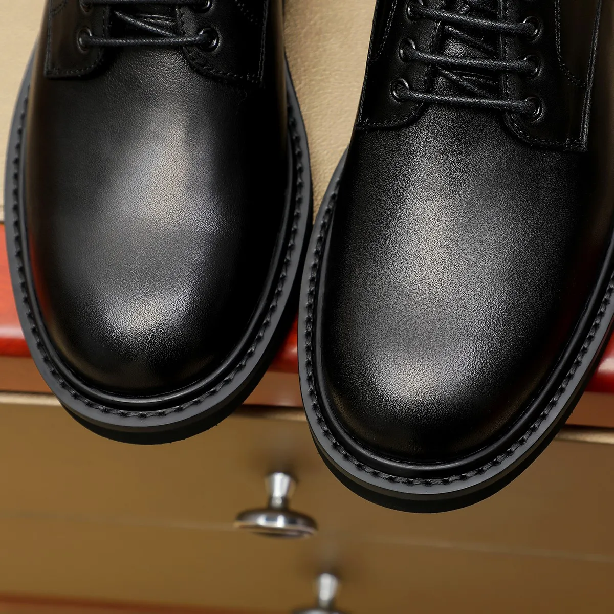 Men's shoes 💰 660 💰 Louis Vuitton LV ® 🆕 model 🔛Full shoe counter, first layer cowhide, 🐂leather lining casual shoes for men, super soft outsole, essential for driving. Counter synchronization, original first layer cowhide, completely 1:1 mold customization🌹top version, color optional! Number: 39-44 (customized at 38.45)